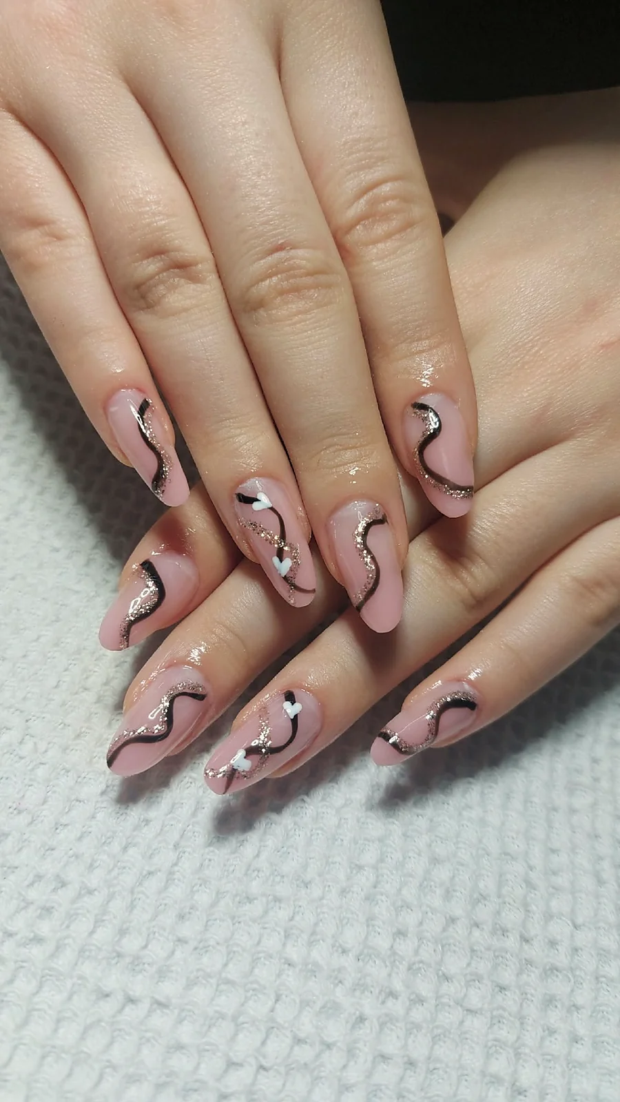 Basia Nails Studio — Minimalistyczne linie